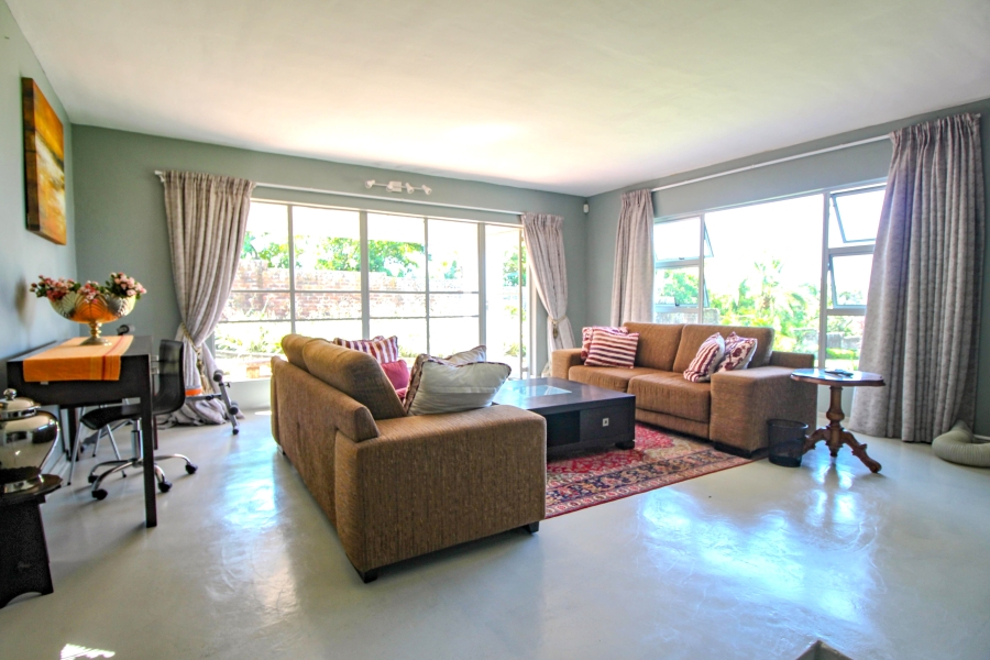 5 Bedroom Property for Sale in Beacon Bay Eastern Cape
